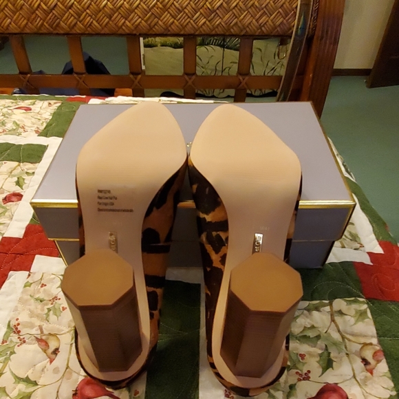 SHOES - Picture 6 of 8